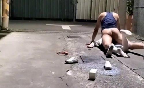 A woman who was drunk on the street was raped